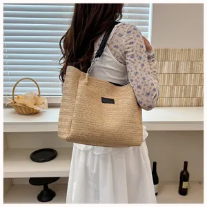 Große Stroh-Tote-Bag für Damen, Sommer Strand Urlaub Stil lässige Umhängetasche Design.