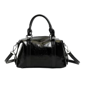 Bolso Boston de mujer en charol negro letras en relieve bolso de mano cruzado elegante