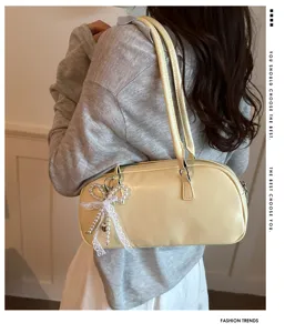 Sac à main épaule style coréen pour femmes, détail de sac oreiller unicolore chic et mode.