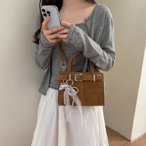 Borsa a mano con fibbia di cintura, elegante borsa a tracolla vintage per le donne.