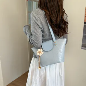 Fashion minimalist solid color shoulder bucket bag with cute flower pendant for daily wear.
