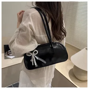 Sac épaule oreiller aisselle minimaliste coréen pour femmes cuir PU noir avec perle.