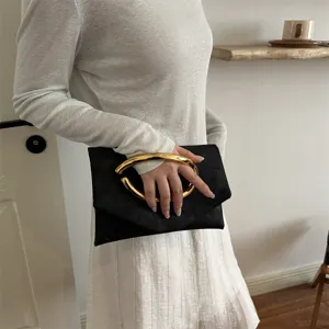 Modische schwarze Clutch Handtasche mit goldenem Ring Griff, elegante elegante Tasche.