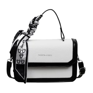 Sac à bandoulière contrasté noir et blanc avec élégant foulard en soie pour femmes style