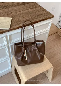 Vintage plisse megali choritikotita tote tsanta minimal monochromi omou gia douleia