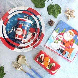 Kerst thema wegwerp servies set papieren borden, bekers en servetten voor feest.