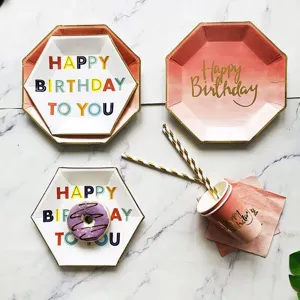 Zeshoekige wegwerp roze papieren borden en bekers set met gouden verjaardag print