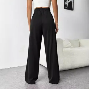 Vista posteriore di pantaloni tuta larghi casual a vita alta in tinta unita da donna con coulisse.