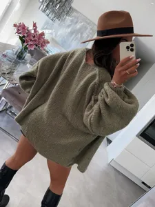 Oversized green knit sweater for women, casual V-neck long sleeve winter knitwear fashion outfit.