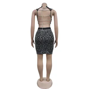 Σet seksi crop top me anoichti plati kai mini fousta me strass gia gynaikes leptomereia