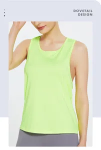 Primo piano dettagliato della canotta sportiva senza maniche verde neon con dorso natatorio.