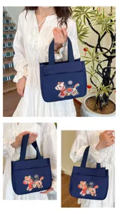 Dunkelblaue Segeltuchtasche mit traditioneller chinesischer Pferde-Stickerei für den Alltag.