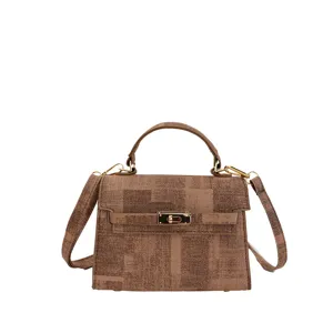 Moderne sac à bandoulière marron chic pour femmes, élégant sac à main pour le travail.