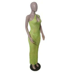 Vestido largo ajustado de malla verde neón asimétrico detalle vista sexy transparente.