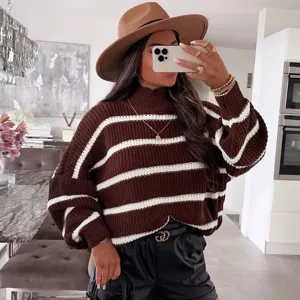 Vue détaillée pull femme col montant rayures contrastées, haut en tricot manches longues ample.