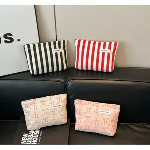 Ensemble de pochette cosmetique en toile avec motifs rayures et noeud, sacs de rangement.