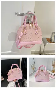 Sac à main rose avec étoiles, élégant sac bandoulière coquillage pour la mode quotidienne.