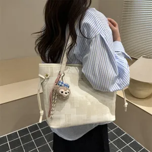 Lässige Karomuster Shopper Tasche mit Plüsch Bär Anhänger, große Canvas Umhängetasche Damen.