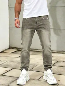 Detailweergave van heren slim fit recht gesneden jeans in gewassen grijs, comfort stretch.
