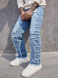 Vue détaillée jean droit destroy patchwork bleu clair homme style streetwear