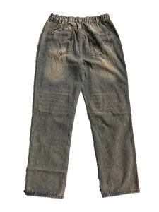 Jeans denim homme vintage délavé coupe droite ample avec taille élastique et broderie.