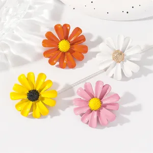 Fashionable enamel daisy brooch pin set, colorful painted floral corsage badge for women clothes.