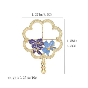 Chinesische Vintage hohle Fächer Brosche mit Emaille Blumen, Detailansicht mit Maßen.