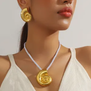 Conch shell pendant necklace and matching earrings detail shot, gold alloy beach jewelry set.