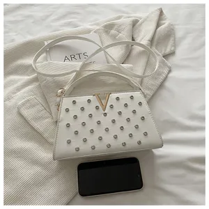 Sac à bandoulière blanc strass pour femme, élégant sac à main tendance avec logo V doré.
