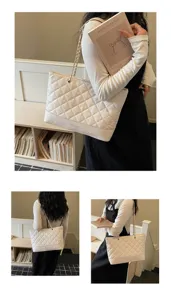 Weiße gesteppte Kettentasche für Damen, stylische große Umhängetasche für den Alltag.