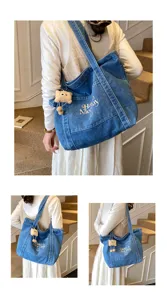 Koreaanse stijl denim shopper met letterborduursel en schattige berenhanger voor dames.
