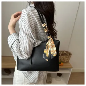 Borsa shopper nera minimalista da donna, grande capacità e borsa a spalla chic con foulard.