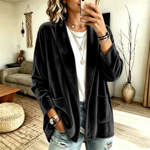 Gilet cardigan a manches longues en velours noir avec poches pour femmes style automne chic.
