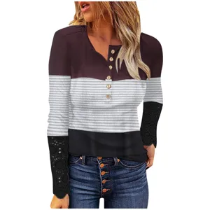 Haut femme manches longues côtelé colorblock boutonné avec poignets en dentelle élégants et coupe slim.