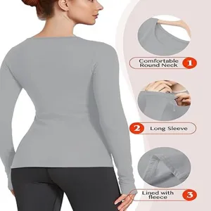 Détail de haut thermique gris à manches longues avec col rond confortable et doublure polaire.