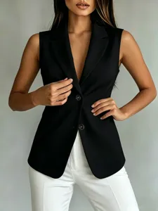 Élégant gilet de blazer noir sans manches pour femme avec col revers classique et double fermeture.