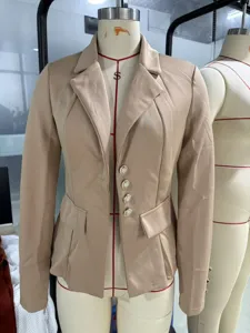 Chaqueta de blazer elegante y entallada con solapa y cuatro botones para oficina