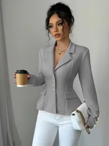 Chaqueta blazer elegante y entallada con solapa y manga larga para mujer en gris chic.