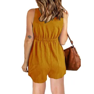 Vue arrière détail de la combinaison sans manches unie pour femme jaune moutarde, été.