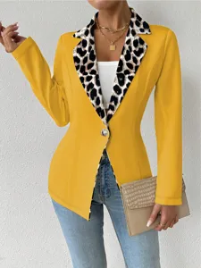 Veste blazer chic femme jaune à revers léopard, élégante cintrée coupe détail de mode.