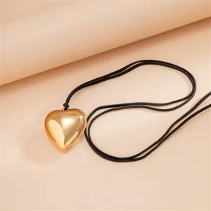Chic collier pendentif cœur doré avec cordon noir réglable accessoire de mode pour femme
