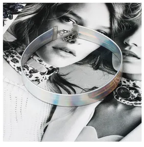 Holografische PU-Leder Choker Halskette für Damen, futuristischer Punk Stil Kragen.