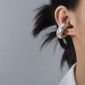 Trendige klobige metallische gehämmerte Ohrklemme Ohrclip ohne Piercing für Damen