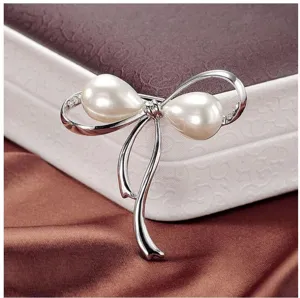 Elegante silberne Schleife Perlen Brosche Nadel für Damen, charmantes Jacken Accessoire.