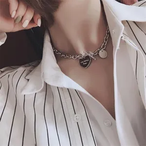 Retro chunky chain choker necklace with heart pendant for women fashion jewelry style.