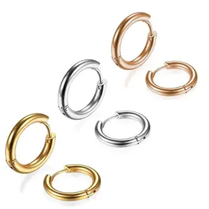 Minimalistische roestvrijstalen ronde oorbellen set in goud, zilver en roségoud afwerking.