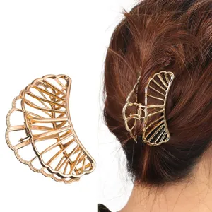 Pinza de pelo de metal dorado hueco, gran pinza geométrica de concha para mujeres a diario.
