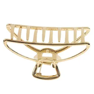 Pinza de pelo de metal dorado detalle, diseño geométrico hueco, elegante accesorio para el cabello.