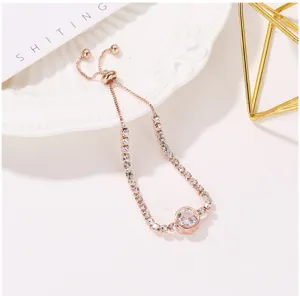 Elegante roségoudkleurige verstelbare tennisarmband met fonkelende zirkonia stenen.