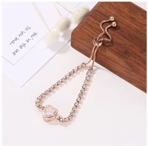 Roségoudkleurige hart kubieke zirkonia tennisarmband met verstelbare schuifsluiting voor dames.
